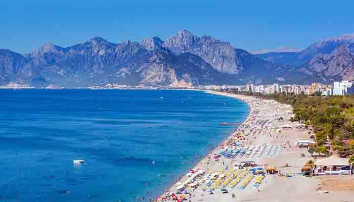 Antalya'ya gelen turistin yüzde 73'ü BDT ülkelerinden