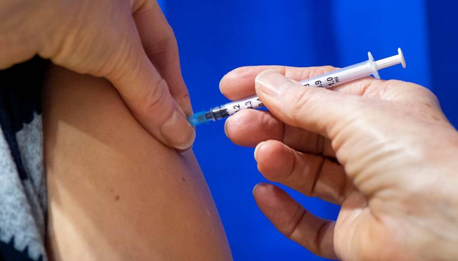 Rusya aşı yaptıranlara ikramiye ve ücretli izin verecek