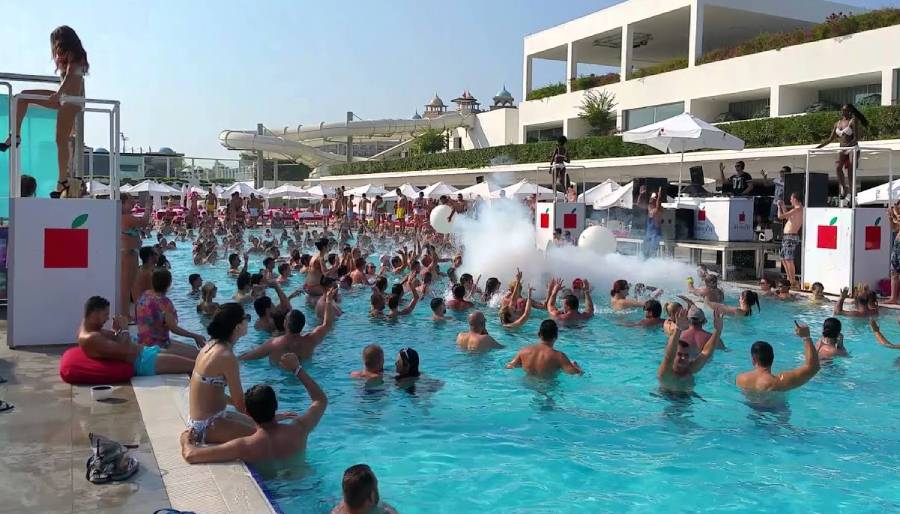 “Türkiye’de çok sayıda otel bekar Rus erkek turistleri kabul etmiyor”