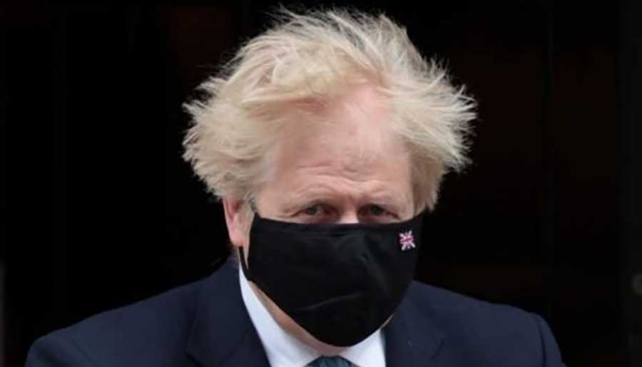 Boris Johnson açıkladı: İngiltere’de Omicron varyantı can aldı