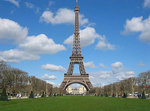 Fransa'ya soykırım yanıtı: Paris ve Disneyland turları iptal ediliyor