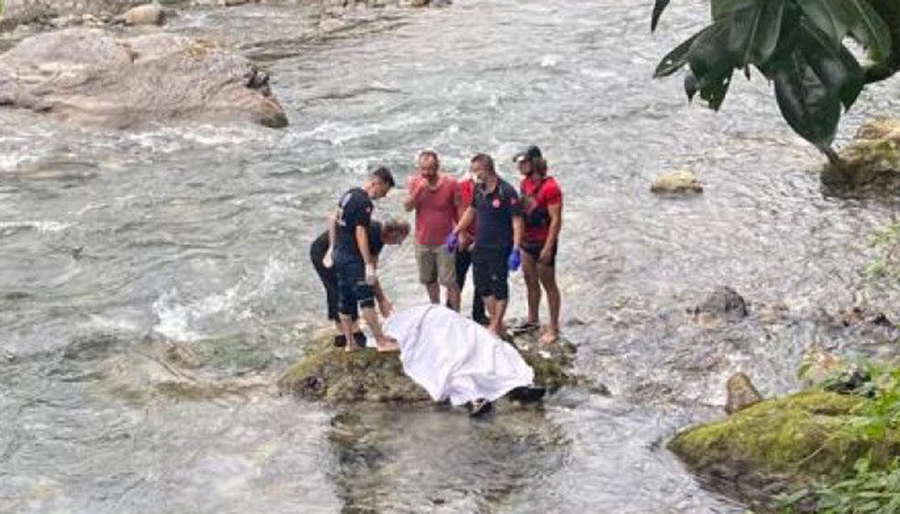Rize’de dereye giren İranlı turist boğuldu