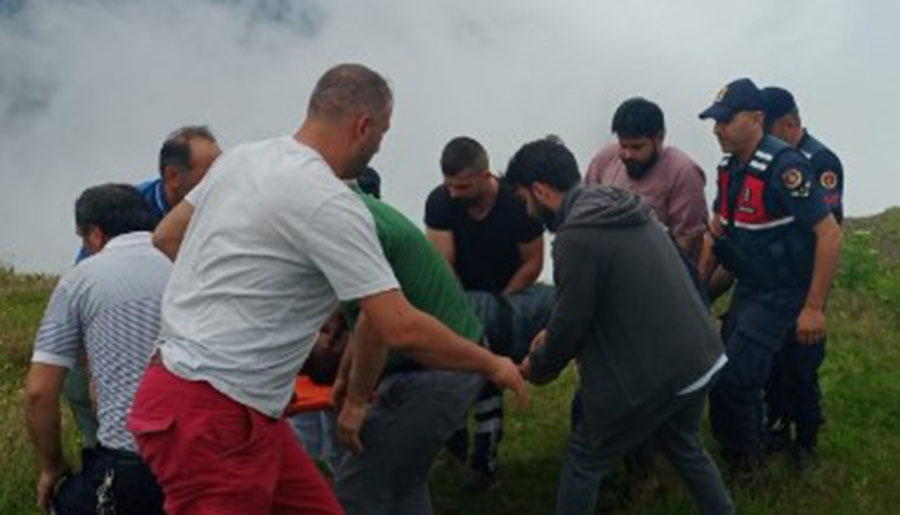 Trabzon’da uçurumdan düşen turist kurtarıldı