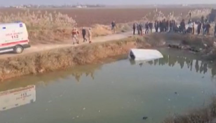 Minibüs sulama kanalına düştü, ölü ve kayıplar var
