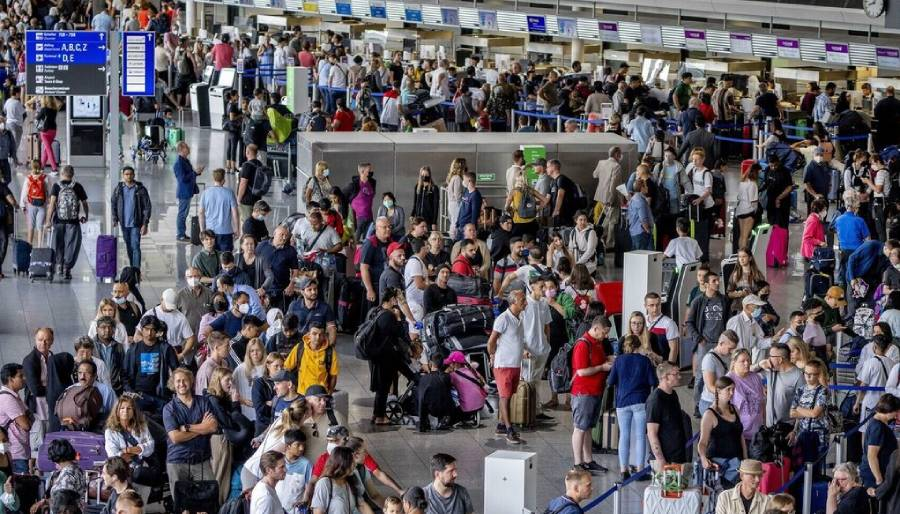 Lufthansa 800 uçuşunu iptal etti
