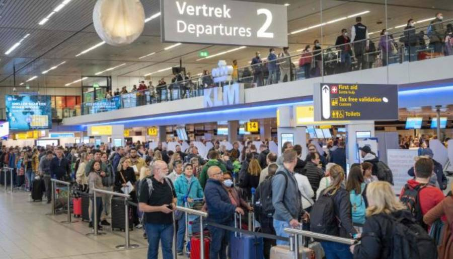 Schiphol Havalimanı yolcu sayısı azaltma kararını genişletiyor