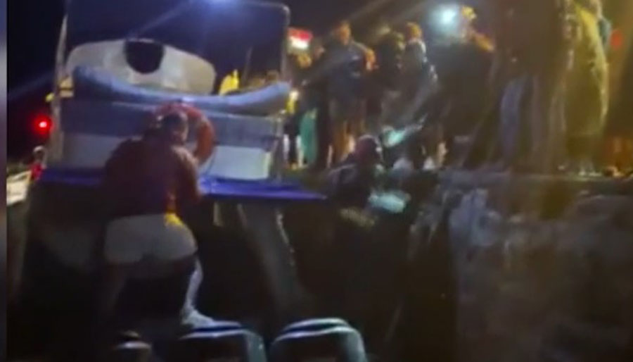 Ekvador’da turist teknesi battı: 4 ölü, 2 kayıp