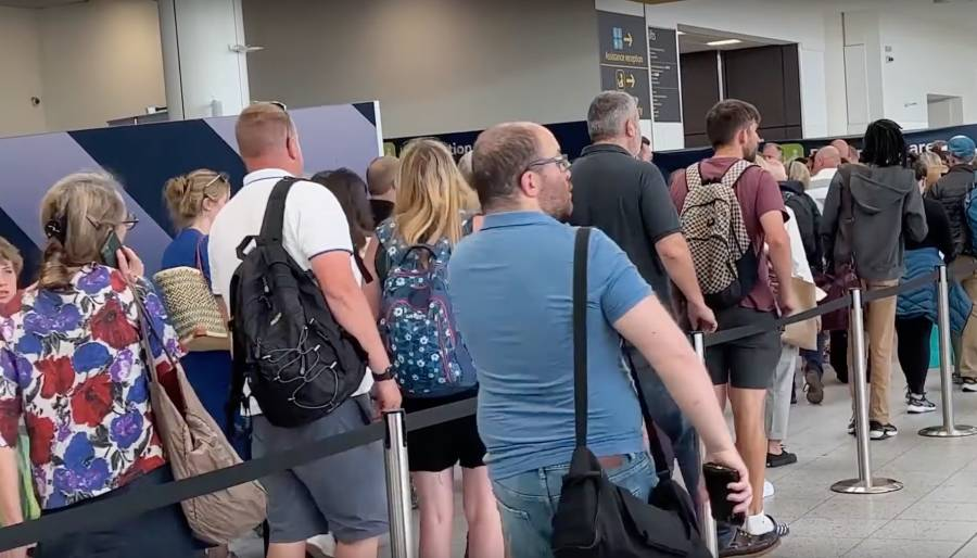 İngiltere havalimanlarında kaos, EasyJet’ten 10 bin uçuş iptali