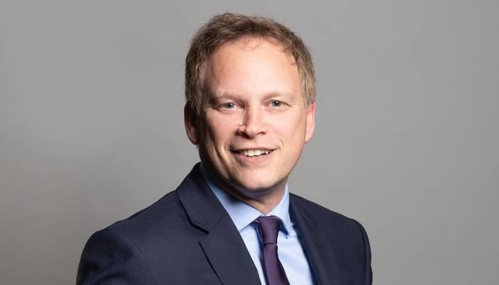 İngiliz Bakan Grant Shapps’tan hava yolu şirketlerine sert uyarı