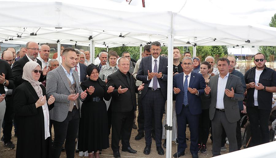 Şehrin ilk 5 yıldızlı otelinin temeli dualarla atıldı