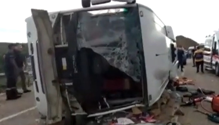 Antalya’da tur midibüsü kazası: 1 ölü 22 yaralı
