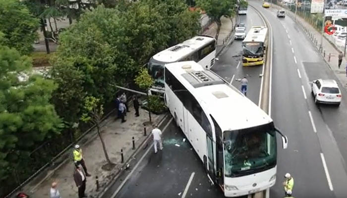 İstanbul’da iki tur otobüsü kazaya karıştı