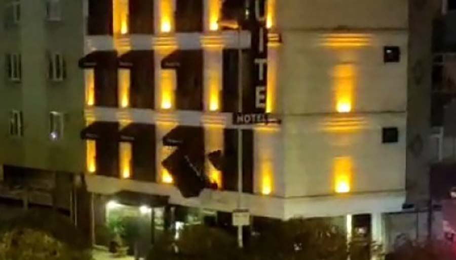 Otelin üçüncü katından sarkan kadın düştü