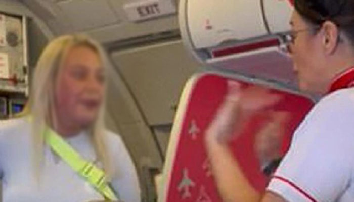Manchester -Antalya uçağında ortalık karıştı