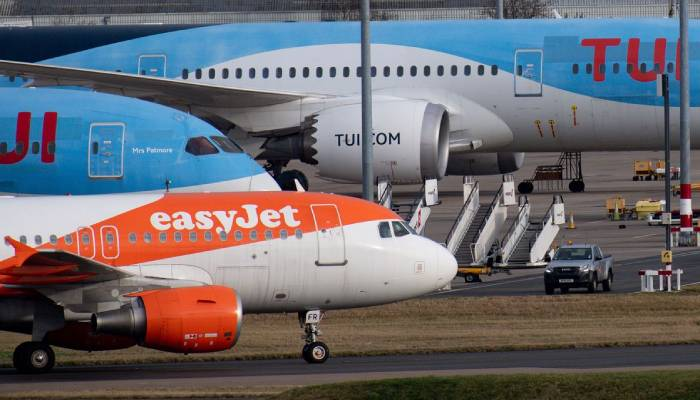 EasyJet koltuk söktü, TUI Airways 'yemeğinizi kendiniz getirin' dedi
