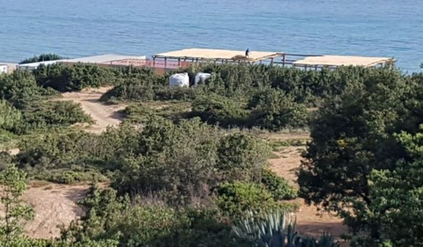 Çeşme-Altınkum plajında kaçak tesis inşaatı
