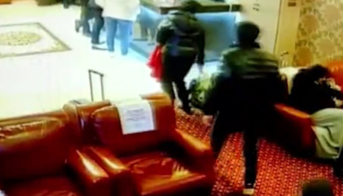 Turistlerin çantalarını çalan şüpheliler yakalandı