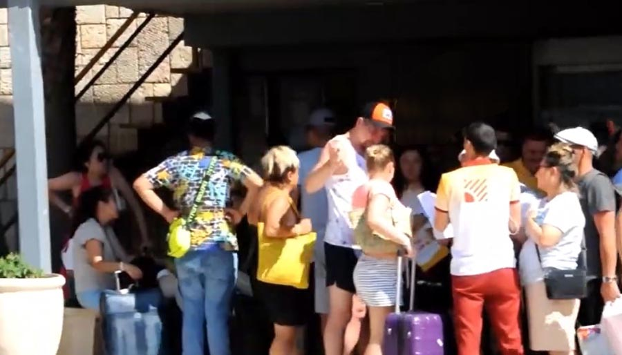Bodrum’da yüzlerce turist sokakta kaldı