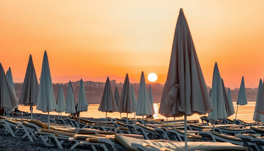 Antalya’da Alman turist şezlongda ölü bulundu