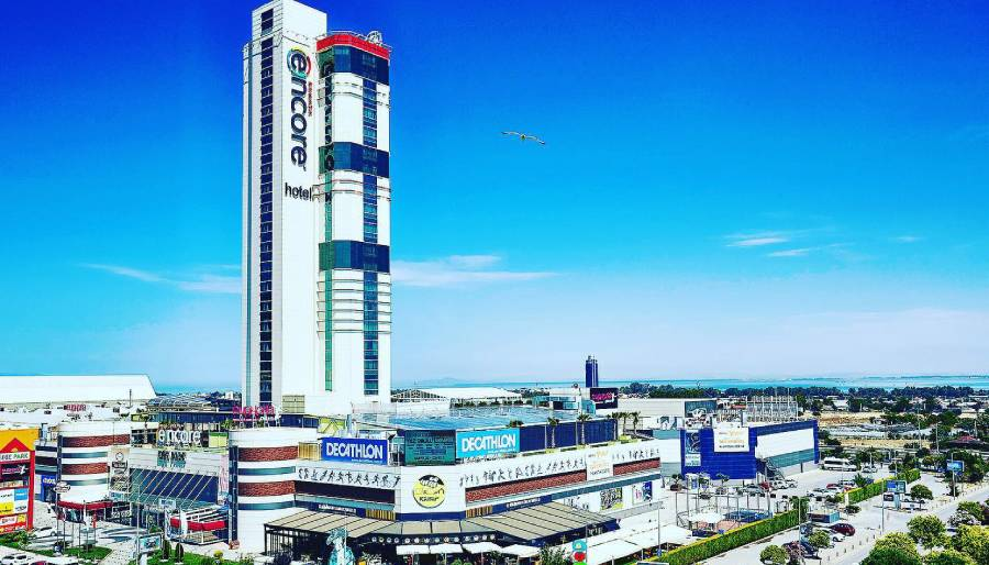 İçinde 5 yıldızlı otel de bulunan dev kompleks icradan satılıyor