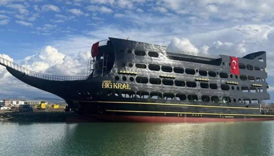 Antalya’daki tur teknesi sosyal medyada gündem oldu