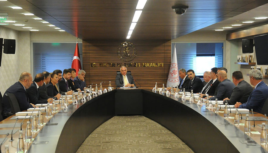Bakan Ersoy TÜRSAB heyeti ile bir araya geldi
