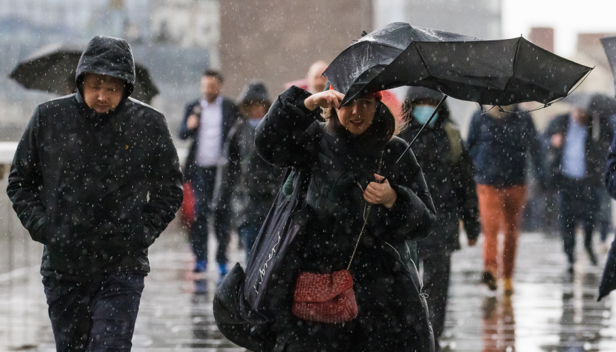 Kötü hava koşulları İngiliz turisti yurt dışına yönlendirdi 