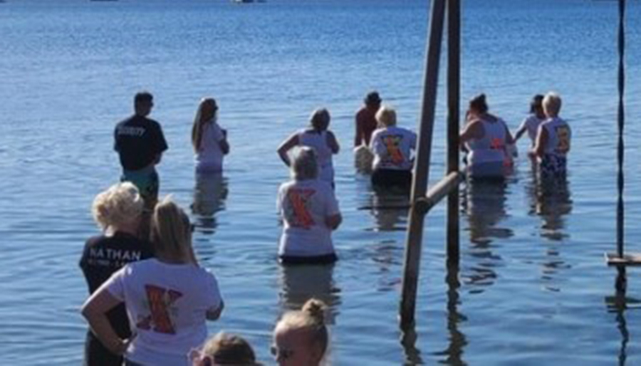 Ölen İngiliz’in küllerini Marmaris’te denize döktüler