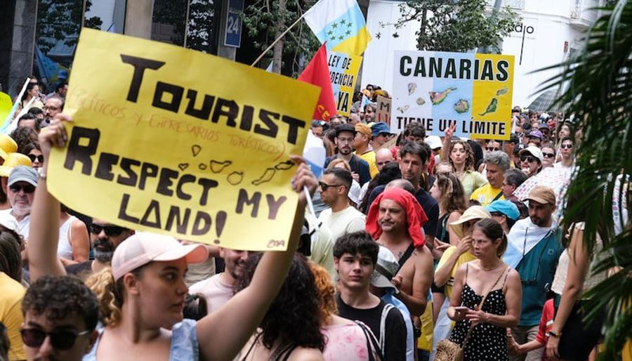 Avrupa’da 'saygısız turistlere' karşı protestolar artıyor