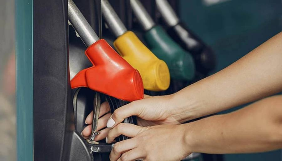 Motorinin ardından bir zam da benzine