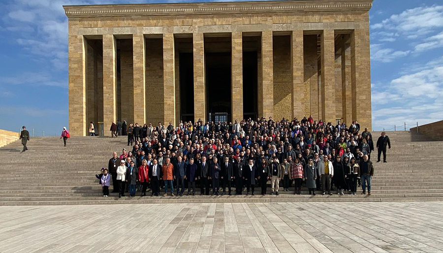 TUREB, Rehberler Günü’nde yasaya karşı Anıtkabir’e çıktı