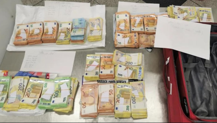 Münih-İstanbul uçağındaki yolcunun bavulunda 1,4 milyon euro çıktı