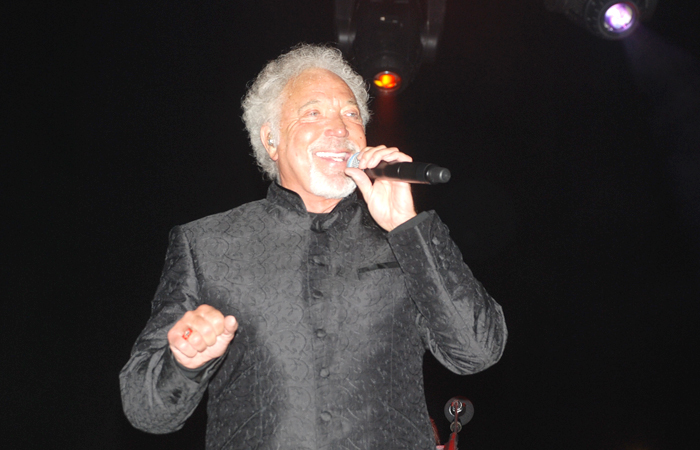 Ünlü sanatçı sanatçı Tom Jones  Kıbrıs Rocks Hotel & Casino'da konser verdi