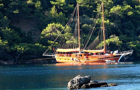 Turizmci isyan etti: Yüzlerce kaçak tekne mavi tur yapıyor