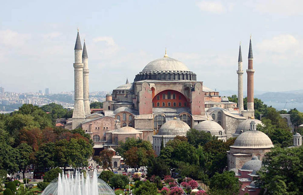 Günay gitti, Ayasofya'nın ibadete açılması yeniden gündeme geldi
