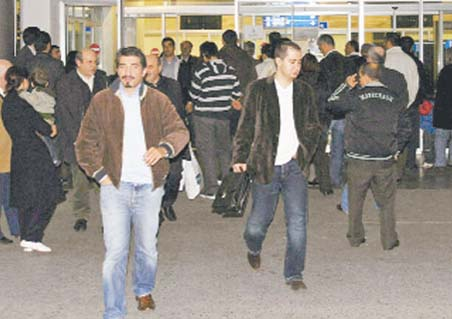 İzmir Havaalanı’nda uçak kaçırtan sıkışıklık