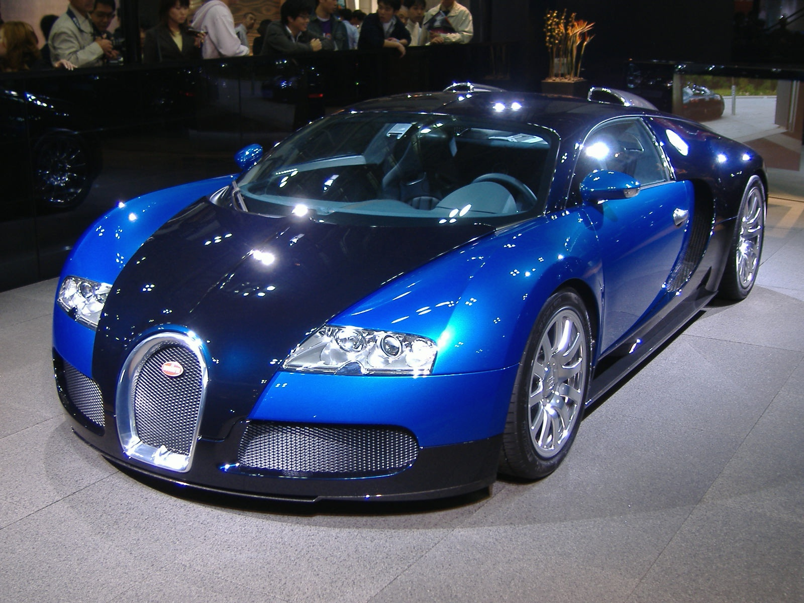 Turistik bölgelerde polis Bugatti Veyron ile devriye gezecek 