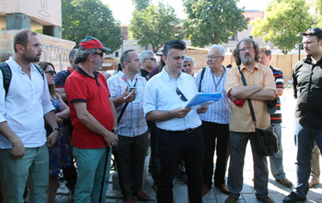 Rehberlerden hükümete çıkar grupları ile mücadele etme çağrısı