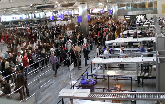 E-gate sistemiyle pasaport kontrolü 15 saniye sürecek