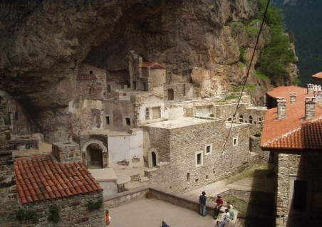 Sümela Manastırı turizmcinin yüzünü güldürdü