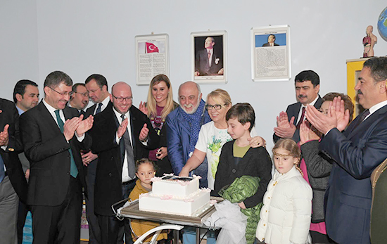 Mete ve Mert Vardar kardeşlerden anne babalarına anlamlı hediye