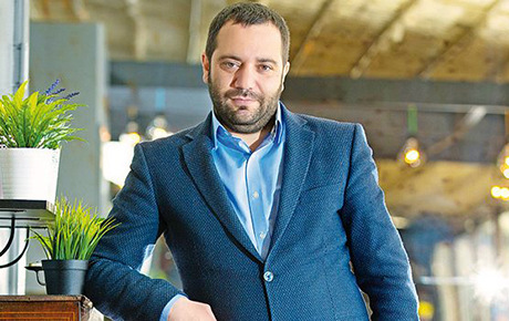Kaldığı oteldeki fiyat ve servisi beğenmedi, şimdi dört otel birden açıyor