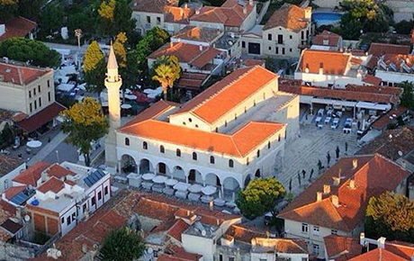 Alaçatı'da Sailors Otel ve Orta Kahve'nin Diyanet'e devrine yargı dur dedi