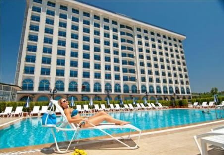 Antalya’da mutaassıp tatili modernize eden otel