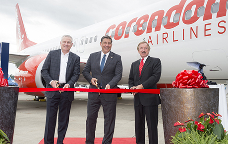 Corendon'un fabrika çıkışlı Boeing 737-800NG uçağı Antalya'ya indi