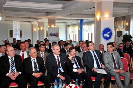 Bilim insanları Van Gölü suyunda şifa arıyor