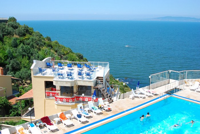 Dostlarını ağırlamak için 5 milyon dolarlık otel yaptı