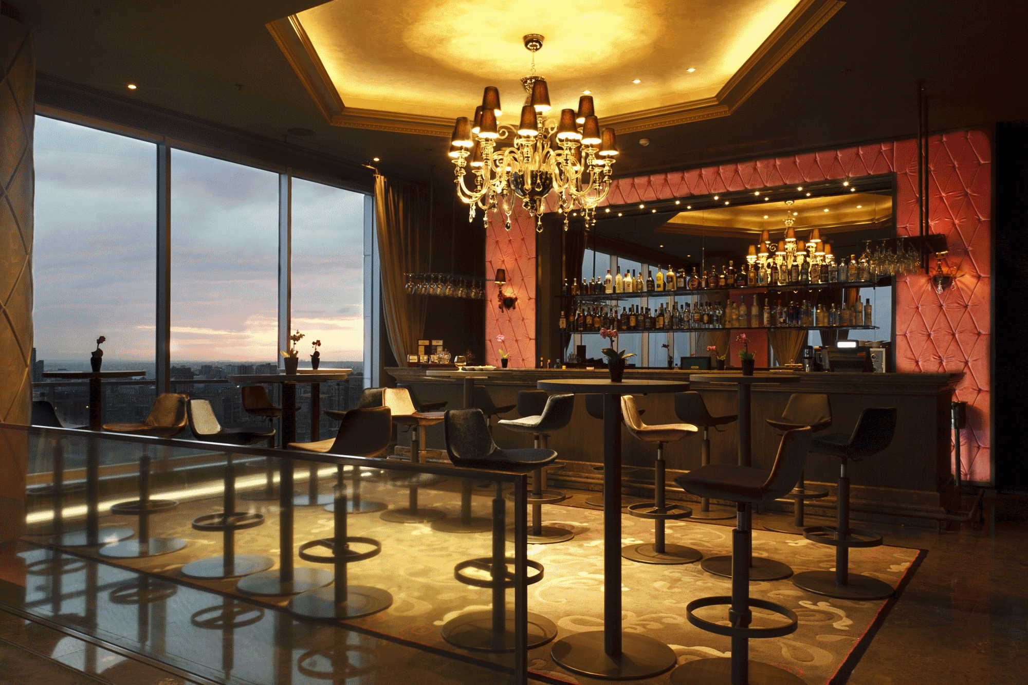  DEDEMAN İSTANBUL’UN EŞSİZ BOĞAZ MANZARALI MEKANI ROOF BAR YENİLENDİ!  