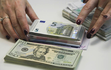 Dolar 70 rubleye dayandı, işte Rus uzmanların değerlendirmeleri