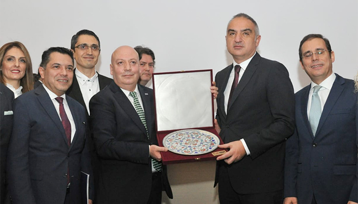 Mehmet Nuri Ersoy'dan otel yöneticilerine koltuk sözü
